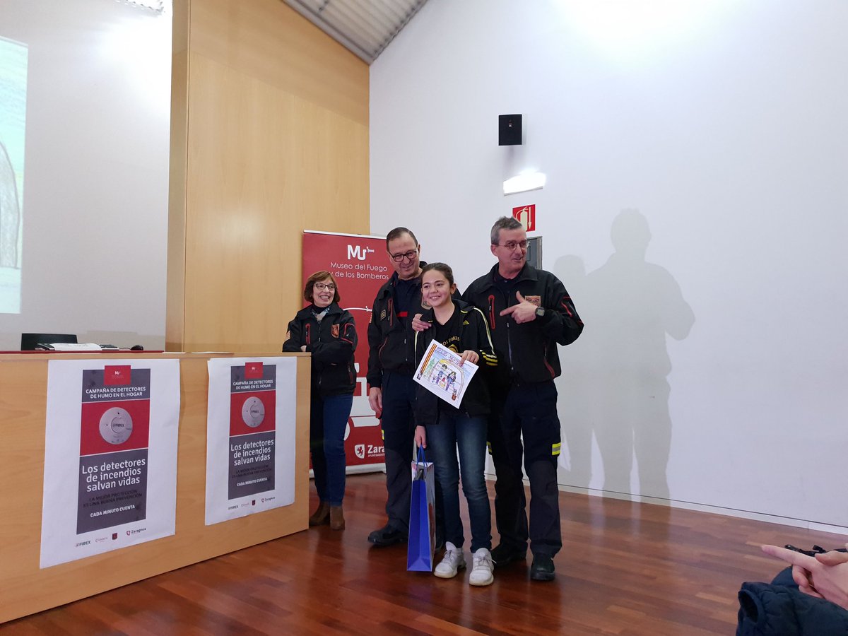 Muchas gracias a <a href="/MuseoFuego/">Museo del Fuego y Escuela Ciudadana</a> Y <a href="/BZGZbomberos/">BZGZ</a>  por esta iniciativa y por supuesto orgulloso de la peque