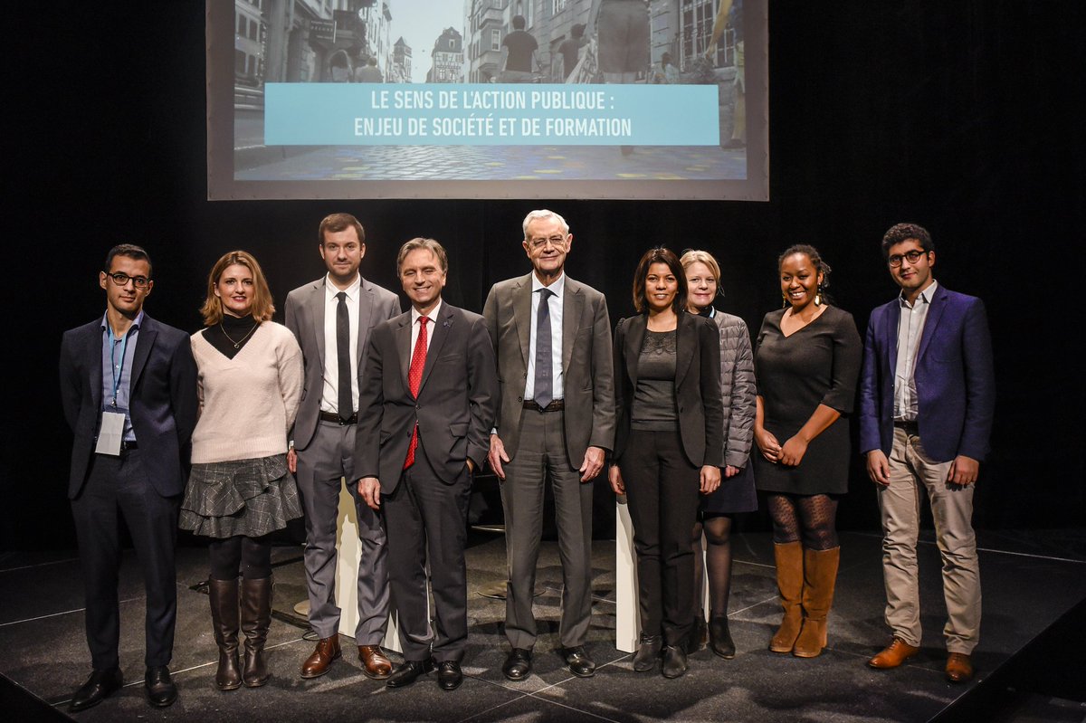IRAdeLyon's tweet photo. 7 élèves-attachés de l'@IRAdeLyon qui, aux côtés de @jeanlouisbianco, viennent de présenter lors des #ETS2018 du @cnfpt, l'e-ressources de formation qu'ils ont conçue à partir de la charte des valeurs de l'association internationale des Écoles de Service Public . Bravo à eux ! https://t.co/9yxzQPgzHN