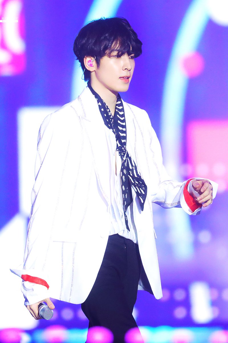 raffine_svtww's tweet photo. HQ) 181225 가요대전
별빛이 내린다~
#원우 #WONWOO #ウォヌ #SEVENTEEN @pledis_17

https://t.co/JjnhoU9Dho
https://t.co/j5JzO6Dyog
https://t.co/pwvXqv3Gyq
https://t.co/Cc6fSlqNeV https://t.co/lwjU1WUuzZ