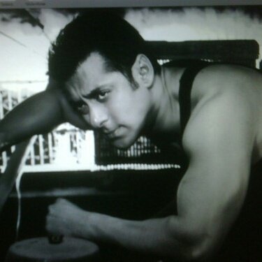 Tararr1's tweet photo. Many many Happy returns of the day🎁🍬.
Happy Brith Day🎂🎂
@BeingSalmanKhan 
you're my love💞
You're my heart💖
you're the best actor
And Best person
There are many many good wishes😍😙
love you😚 https://t.co/pt58trJG94