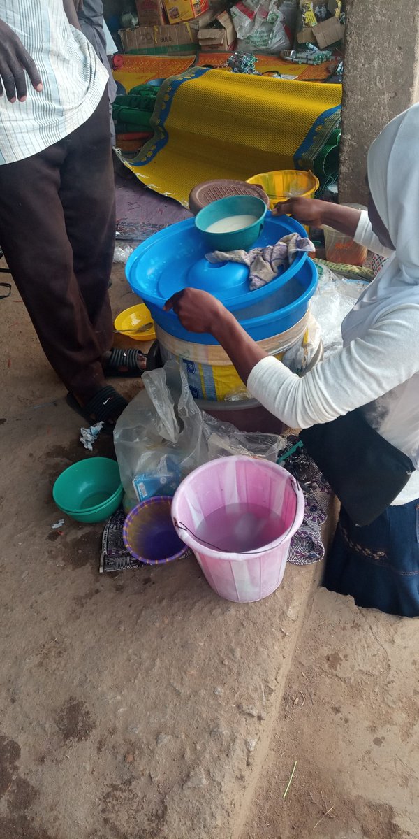 alhglo01's tweet photo. We are serving hot koko to Northerners migrants in Ikirun Osun state. We still need more marterials like cardigan for them.
#iFeedNaija
&LuqmanAl-Hikmah
#EndOfTheYearProject
@OgbeniDipo @Bhadoosky @I_pissVodka @omidanabeni @angry_ustaaz https://t.co/ifsWFyn4GE