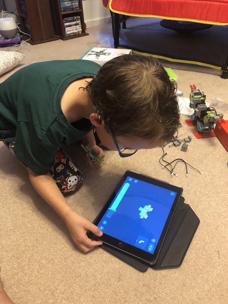 jankeato's tweet image. Deep concentration Holiday robot creating.  #meebot
