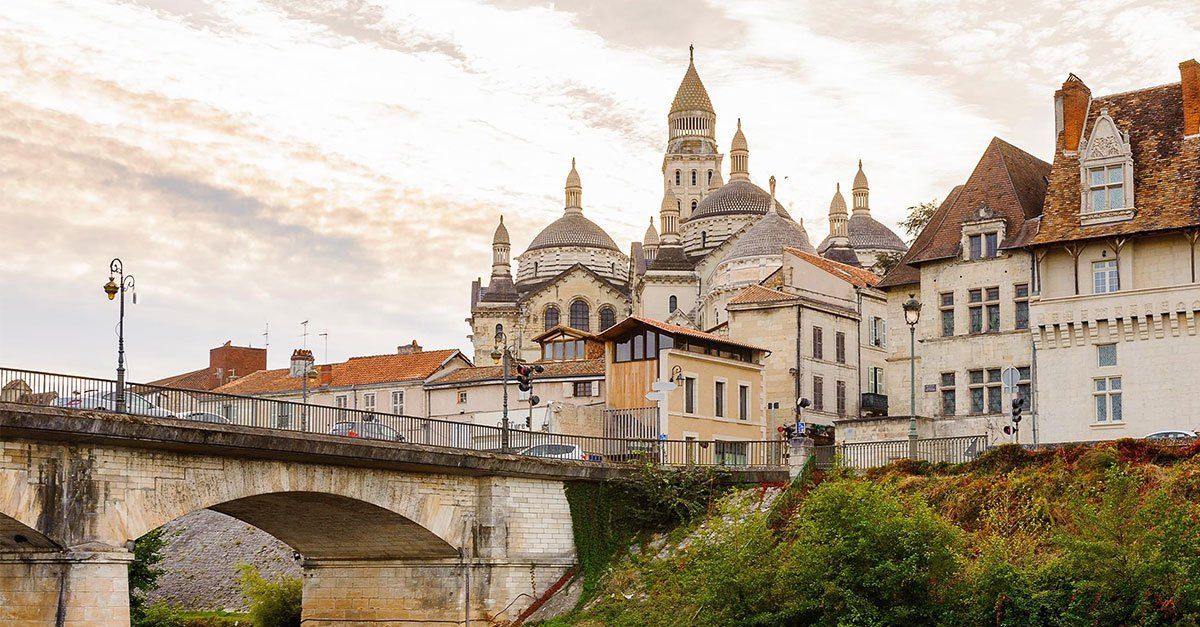 Vous êtes en Dordogne pendant les vacances de Noël et vous cherchez une idée de journée type pour sortir et vous amuser en famille, entre amis ou avec l'élu de votre coeur ?
Voici l'un de nos programmes pour les fêtes 😉🎅🎄
➜ buff.ly/2EDHVVa