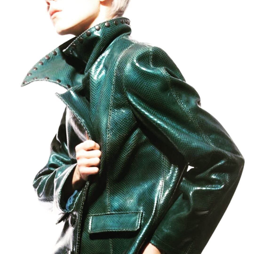 by_varga's tweet photo. Massive Xmas discount on our Jenna leather Jacket which you can now order by DM for £799 for 1 week only!⭐️✨✨
#byvarga #fashiondesigner #designerfashion  #ukdesigner #londondesigner #fashion #styling #designercoats #leatherjacket #leatherjacket https://t.co/LySivZzAXZ