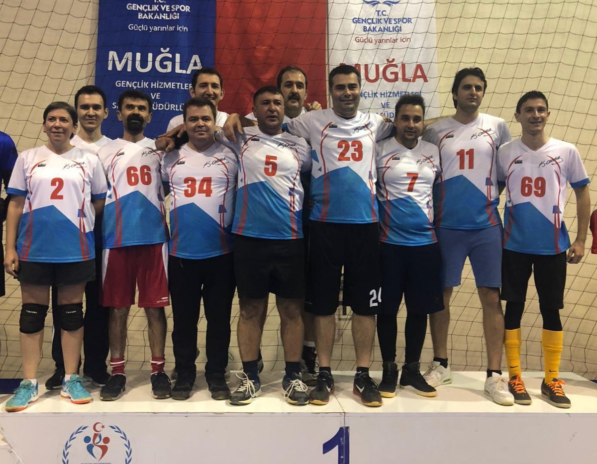 Kaymakamlık Kurumlar Arası Voleybol Maçında Okulumuz Bahçeşehir Koleji Ortaca Kampüsü Şampiyon olmuştur 👏👏👏💫🏆🥇 #şampiyon  #heranımdabakçeşehir #bahçeşehirkoleji #bahçeşehirortaca <a href="/EnverYucel/">EnverYucel</a> <a href="/HuseyinYucell/">Hüseyin Yücel</a> @dagozlem <a href="/gulfemtandogan/">Gülfem Tandoğan</a> <a href="/ozalptarik/">Tarık Özalp</a> <a href="/Ersmos/">Ender Rsmos</a> <a href="/KaracelikEyup/">Eyüp  Karaçelik</a>