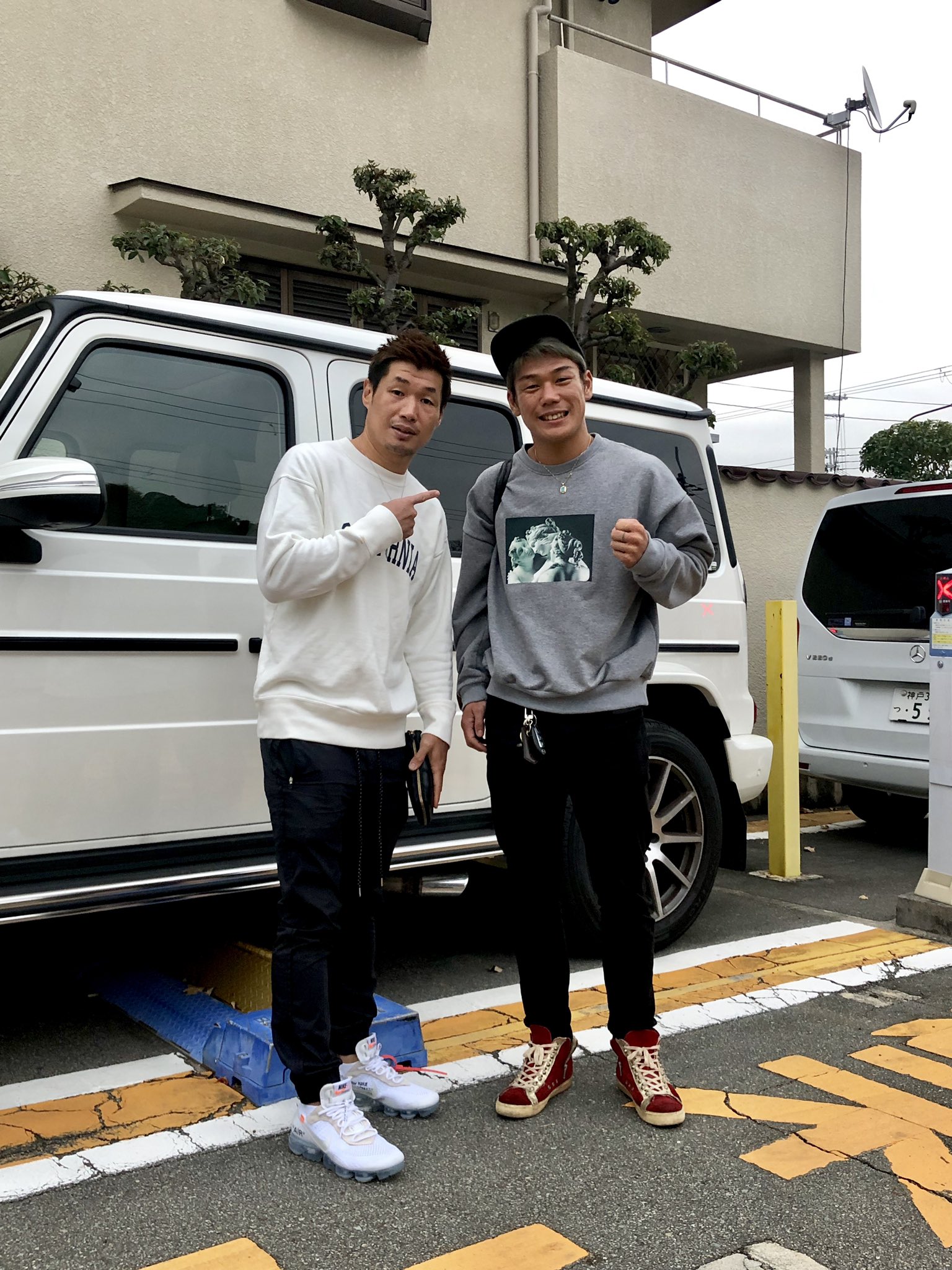 勅使河原弘晶 昨日は神戸に長谷川穂積さんに挨拶に行き 帰りに日本一の銭湯のサウナしきじに行ってきました 今日は岩佐選手とスパーリング ハードスケジュールですが最高に充実してる とりあえず痩せなければ T Co Fl8luc2kcn Twitter