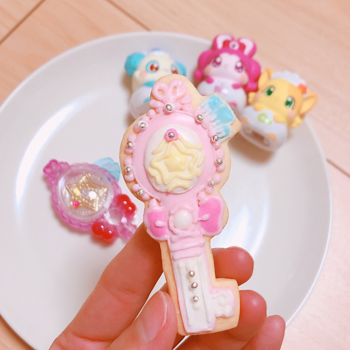 髙橋ミナミ Twitterren 仲良しの友達がお誕生日に 伝説の契約者のカギ をクッキーで作ってくれたんだ とっても可愛い 今日はこのカギで 開け 幸せの扉 ここたま Cocotama T Co Ldjwuefosb Twitter 髙橋ミナミ Twitterren 仲良しの友達がお誕生日に 伝説の契約者のカギ をクッキーで作ってくれたんだ とっても可愛い 今日はこのカギで 開け 幸せの扉 ここたま Cocotama T Co Ldjwuefosb Twitter