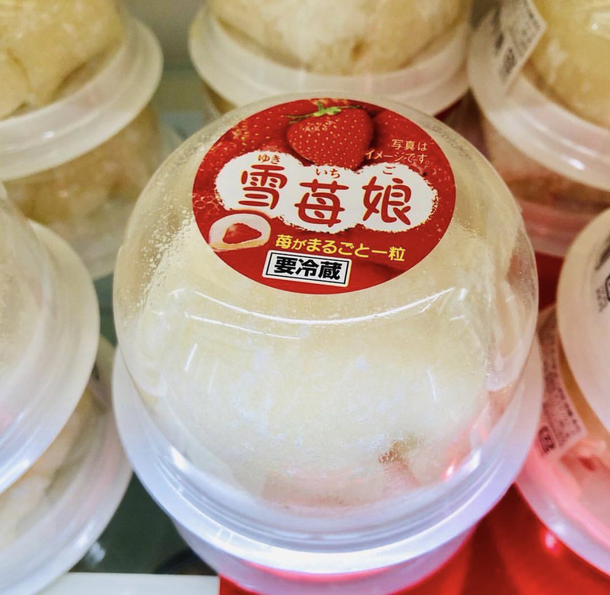 ファミリーマート船橋本町七丁目店 いちごが丸ごと1粒入った雪苺娘が新発売です 中にはたっぷりの生クリームも一緒に包まれています 美味しそうー ゚ ゚ 紅白のこの時期にぴったりな2個セットもあります ファミリーマート ファミマ ファミリーマート船橋本町七丁目店 いちごが丸ごと1粒入った雪苺娘が新発売です 中にはたっぷりの生クリームも一緒に包まれています 美味しそうー ゚ ゚ 紅白のこの時期にぴったりな2個セットもあります ファミリーマート ファミマ