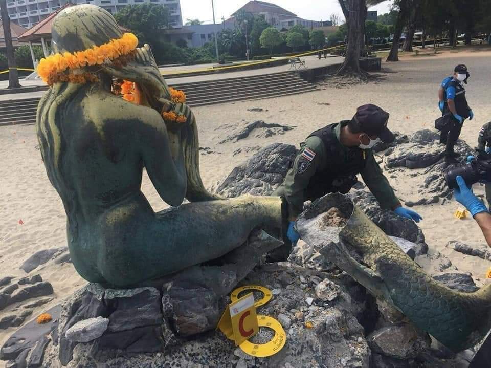 Baba38738097's tweet photo. สงสารนางเหงือก

#นางเงือกทอง #สงขลา #เรารักสงขลา
#เงือกทอง #GoldenMermaid #Songkhla https://t.co/efiTTMF5sa