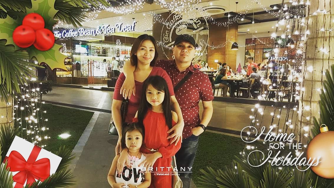 VyronAng's tweet photo. Happy Holidays!! https://t.co/9ncRmvWeCR