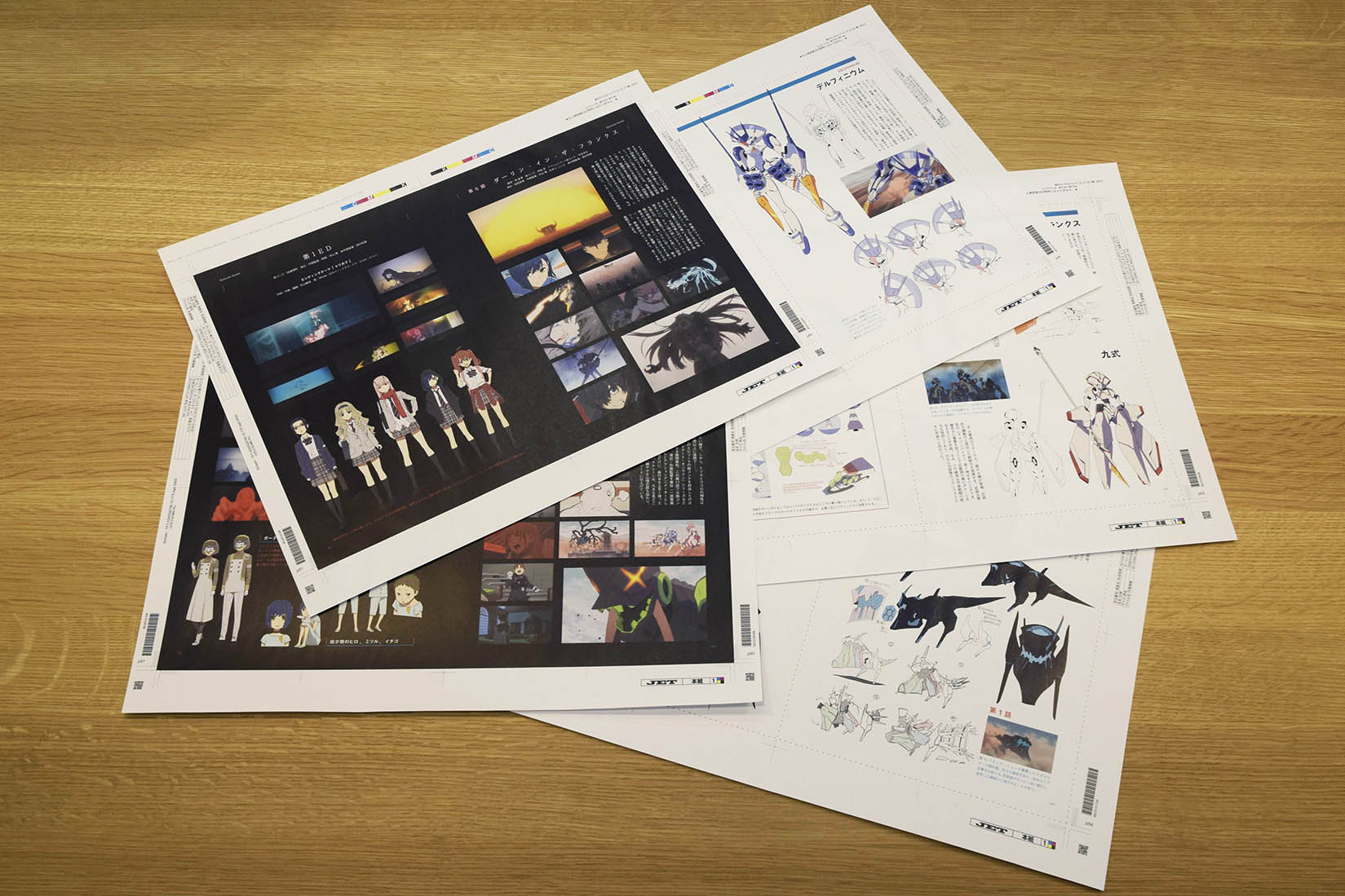 アニプレックス Goods Team C95商品情報 ダーリン イン ザ フランキス より 先行発売商品 Darling In The Franxx Complete Material Book の中身をチラ見せ 設定資料やストーリー考察等 ファン必見の一冊となっております 詳細はこちら
