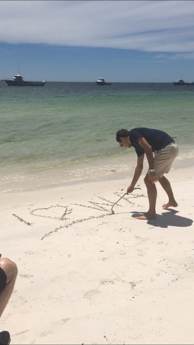 littlejayde's tweet photo. Great day with @rogerfederer exploring a few highlights of @WestAustralia’s @thecoralcoast ahead of his @hopmancup appearance. #JustAnotherDayInWA #PerthNews #TweetPerth #ThisIsWA https://t.co/G5ZLUTP4gl