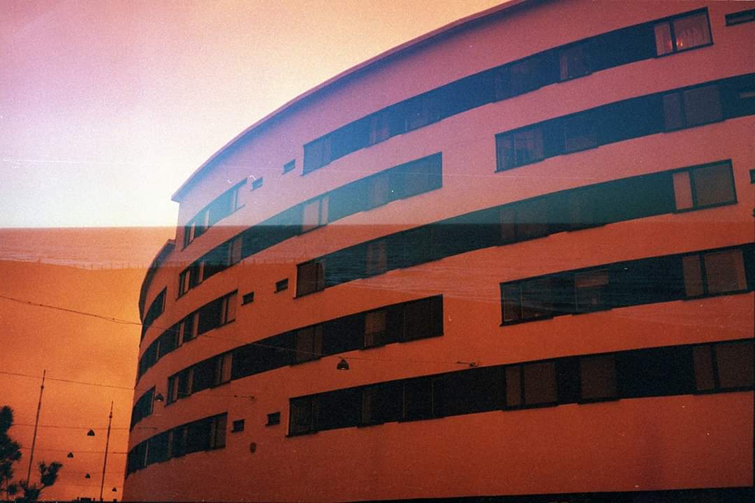 FilmswapGroup's tweet photo. #FilmSwap between https://t.co/BNzWNfzpv4 and https://t.co/g2GwicqKR6. Also, this is #ExposingBothSides of the film.

Join us today to create such interesting cross country #DoubleExposures!

#SwedenLovesFilm
#UKLovesFilm
#FilmSansBorders
#OneFilmTwoCameras https://t.co/HjpXcafEnM