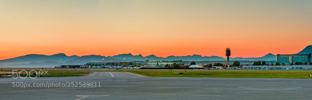 Panorama of the airport at sunset. (автор фото viktorbirkus) #закат #фото