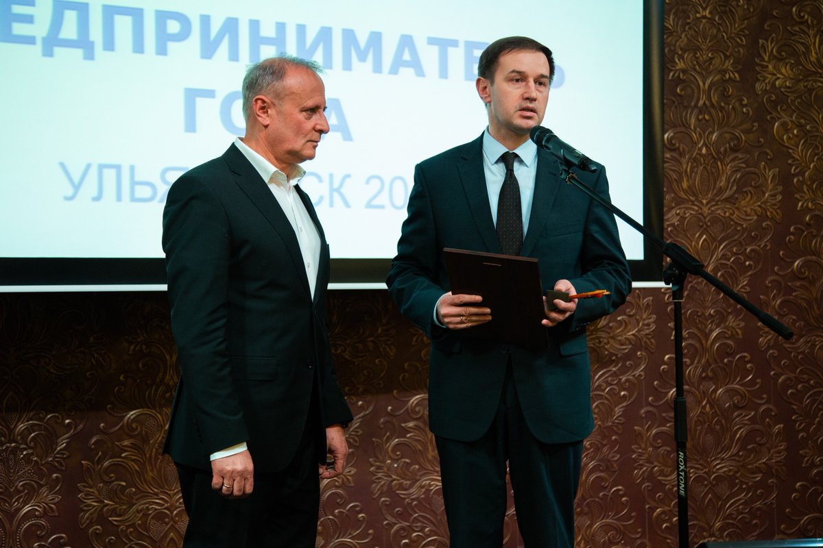 Одним из итоговых событий уходящего года в сфере бизнеса стал ежегодный конкурс «Предприниматель года». Победителем в номинации «Лучший предприниматель в сфере промышленного производства»  стал директор ООО «Сигнал» Вильям Вручтель. Поздравляю и желаю дальнейших успехов!