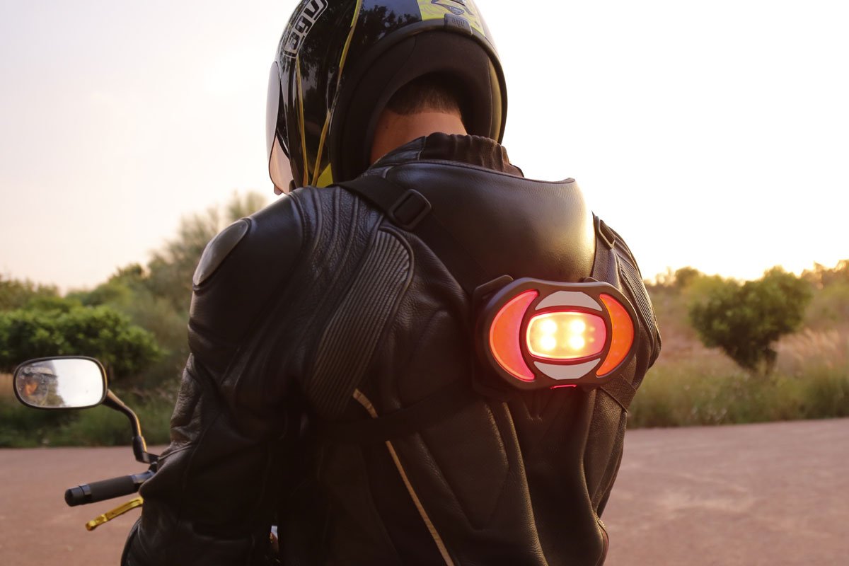 LeRepaire's tweet photo. #ClicLight l'accessoire moto pour être mieux vu sur la route https://t.co/EWfKQ2eiwA