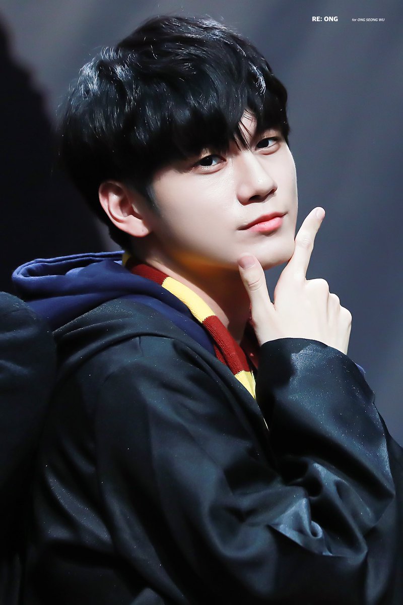 RE_ONG950825's tweet photo. 성우 어머님이 조각가 인간문화재시라고..ㅠㅠ
#옹성우 #ongseongwu https://t.co/vU5tu6ehvH
