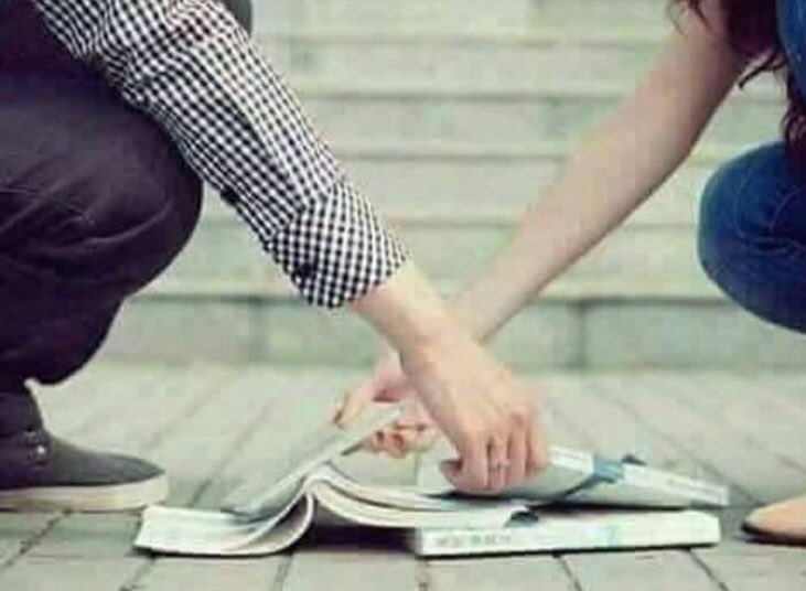 عندما تُصادف غريب وكأنك تعرفهُ من قبل ، فأعلم أنها روح قد وجدت جسدُها
لا أعلم ذلك الصوت الذي نادني ماقبل 
الفجر بكم لحظه وكنت في رحله لنوم 
داخل دثار اتقلب فيه ذات اليمين وذات الشمال ..... 
صوت عظيم 
نفسهُ لداخل سما
تشرف على أرض