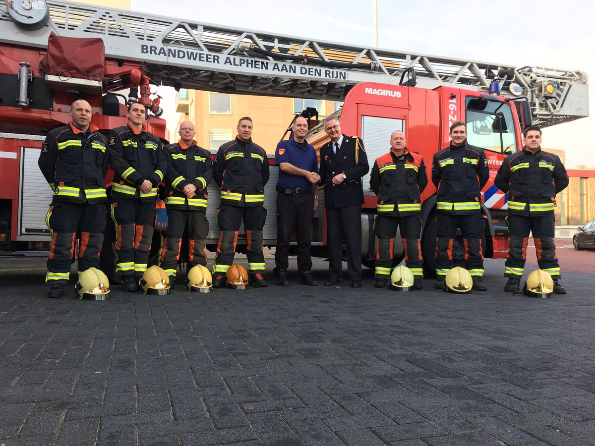 De voorlaatste 24-uursdienst van hoofdbrandwacht Leo Rijfers op de kazerne Alphen aan den Rijn. Veel dank voor 40 jaar trouwe dienst! Veel gezondheid en voorspoed in de nieuwe levensfase toegewenst. <a href="/BRW_HM/">Hollands Midden</a> #dankvoorjeinzet #alphenaandentijn