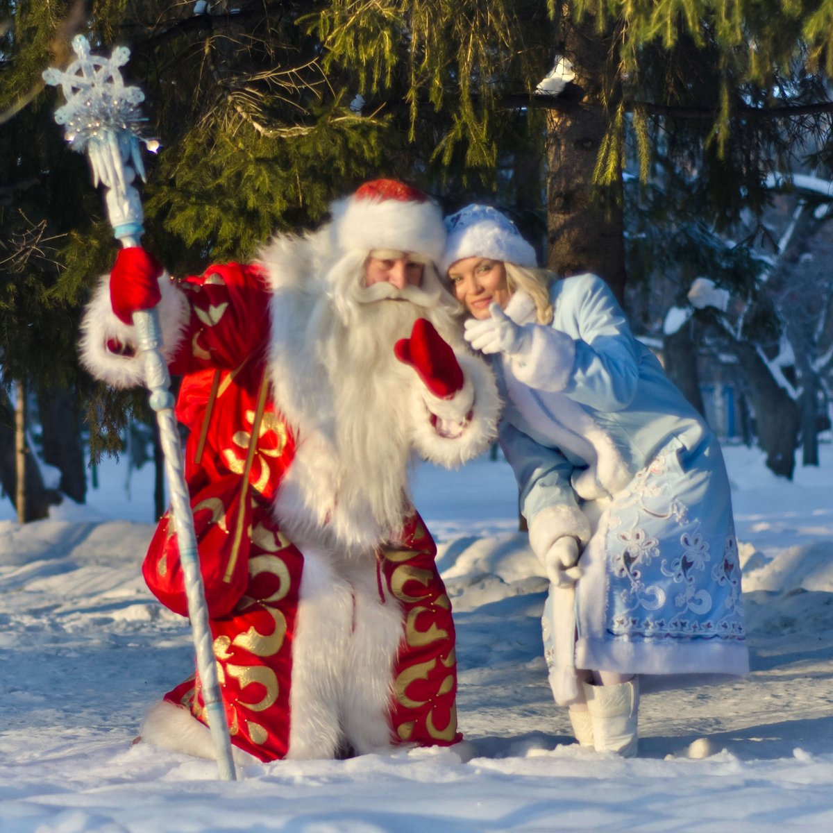 welcomemosreg's tweet photo. Ну, вот и почти завершился деловой год! Впереди у нас несколько дней на подготовку к празднику. Подводный квест в Красногорске, двести Дед Морозов в Химках, цирковой триллер по Гоголю и «новогодний круиз» в Мытищах — скучно не будет! https://t.co/mO4IB6Bxxo https://t.co/lkDG1nITff