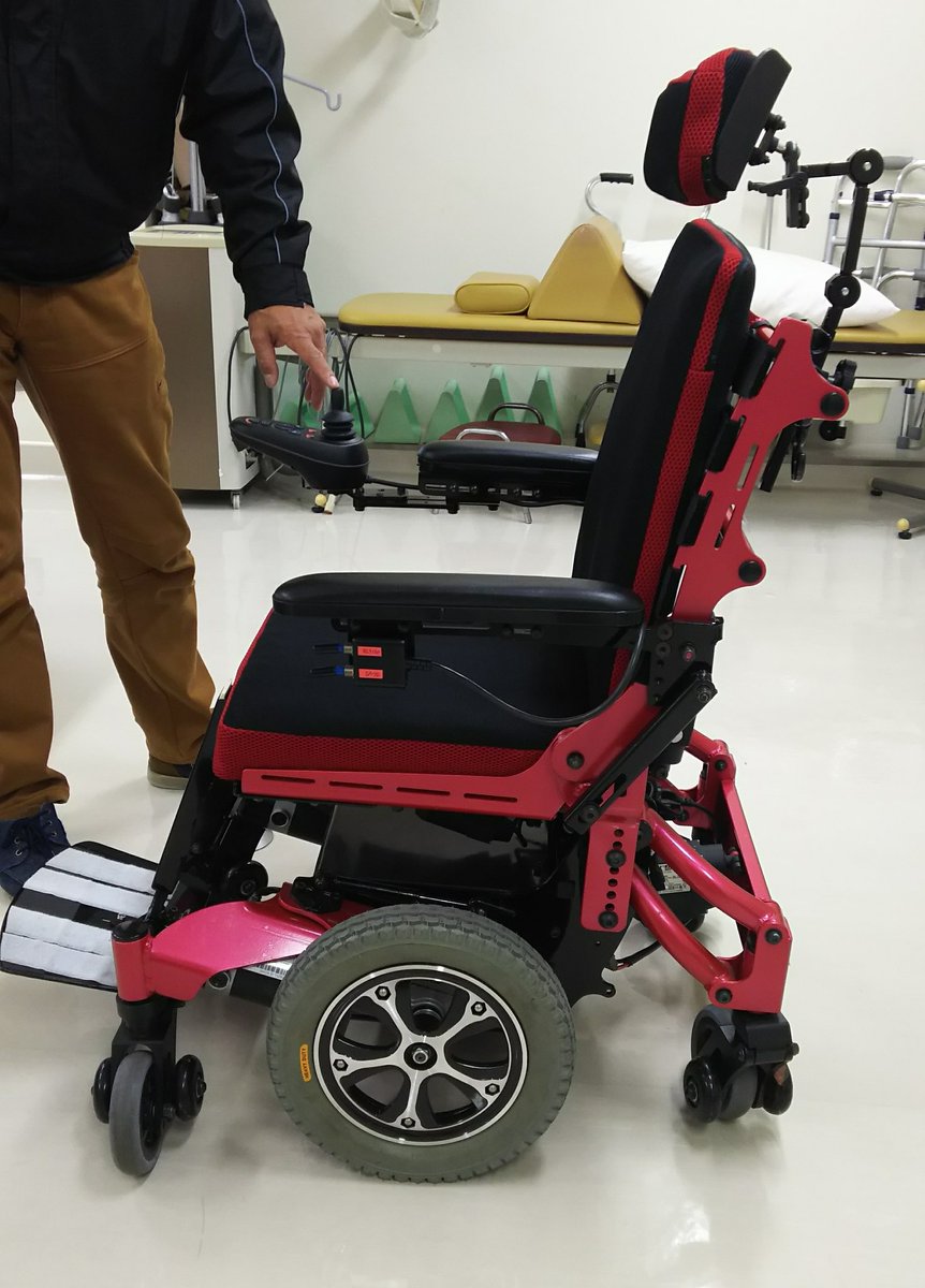 スターウィン さいとう工房のレル ライト 試乗してきました 6輪の電動車椅子ですが聞いていた通り かなりコンパクト いい面や私にとっての問題点など またツイートしたいと思います 電動車いす スターウィン さいとう工房のレル ライト 試乗してきました 6輪の電動車椅子ですが聞いていた通り かなりコンパクト いい面や私にとっての問題点など またツイートしたいと思います 電動車いす