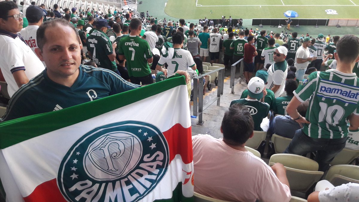 @LaPizarraUSA Melhor time é o @Palmeiras quem tem mais tem #10 quem não tem corre atrás