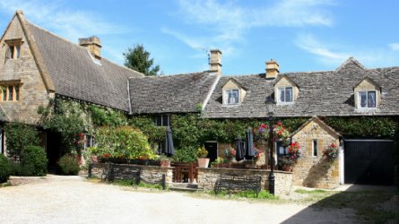 TrendSetMag's tweet image. ‘Pub put on the market after locals launched a hostile social media campaign’. Read the full article here:

bit.ly/2A4VOrt

#foodnews #getthelatest #trendsetmagazine