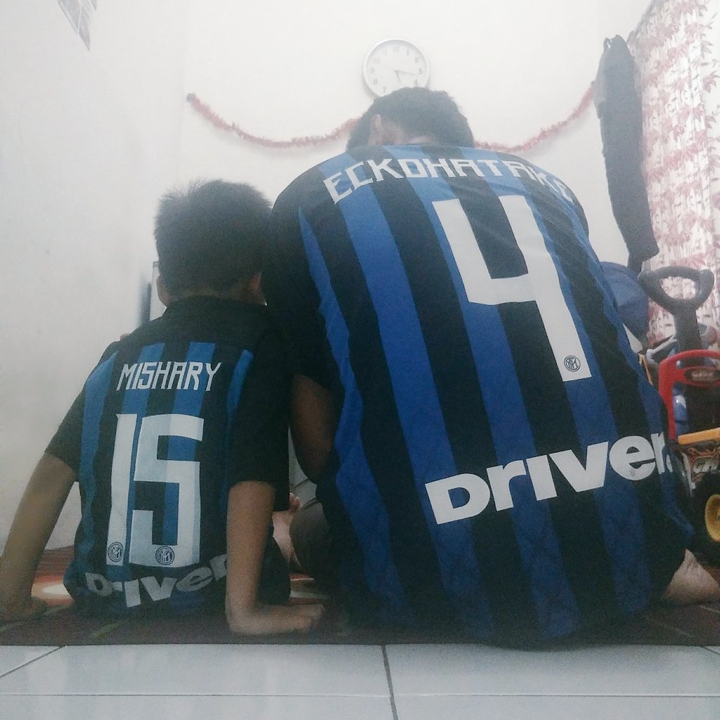 <a href="/FansNerazzurri/">FN</a> <a href="/beINSPORTSid/">beIN SPORTS Indonesia</a> Realisasi berikutnya #Inter Jersey couple sama anak. Here we are Mishary #15, Eckohatake #4. ⚫🔵

Love it 💙

Supported by <a href="/LGI_Store/">Merchandise Inter</a> &amp; Blue Store.