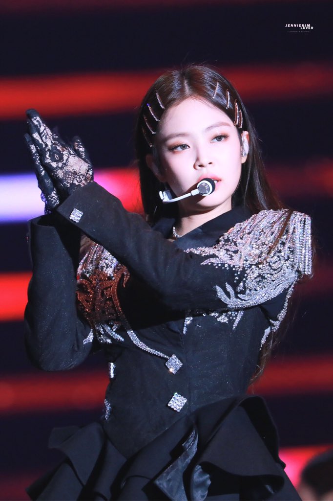 jenniekimlover's tweet photo. 181225 sbs가요대전
#제니 
#BLACKPINK 
#JENNIE https://t.co/5SiCEtZ64i