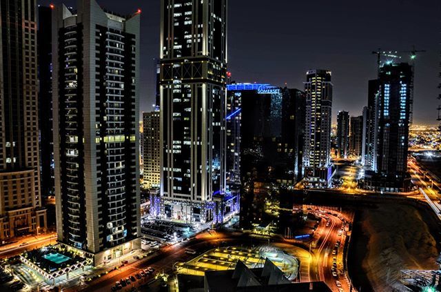 MoAwesomeSauce's tweet photo. Westbay at Night 🇶🇦 Taken from @pardre's former apartment.
--------------------------------------------------
#westbay #seemydoha #seemycity #nightphotography #photography #photo #igersdoha #doha #qatarism #amazingqatar #visitqatar #iloveqatar #qatarliving https://t.co/Zt7HSLNquT