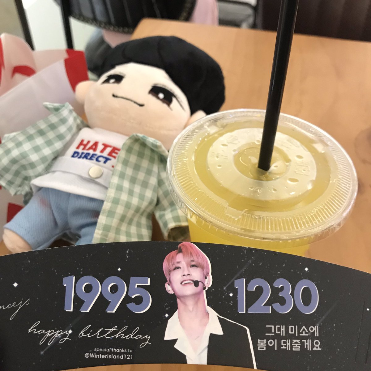 pepishua's tweet photo. thanKK YOUU for organising this event the cupsleeve is vvv pretty and mango ade is my new fav drink in coffeesmith beCos it’s cheap & nice @EFFLORESCENCEJS #EFFLORESCENCEJS https://t.co/qpok24lXYz