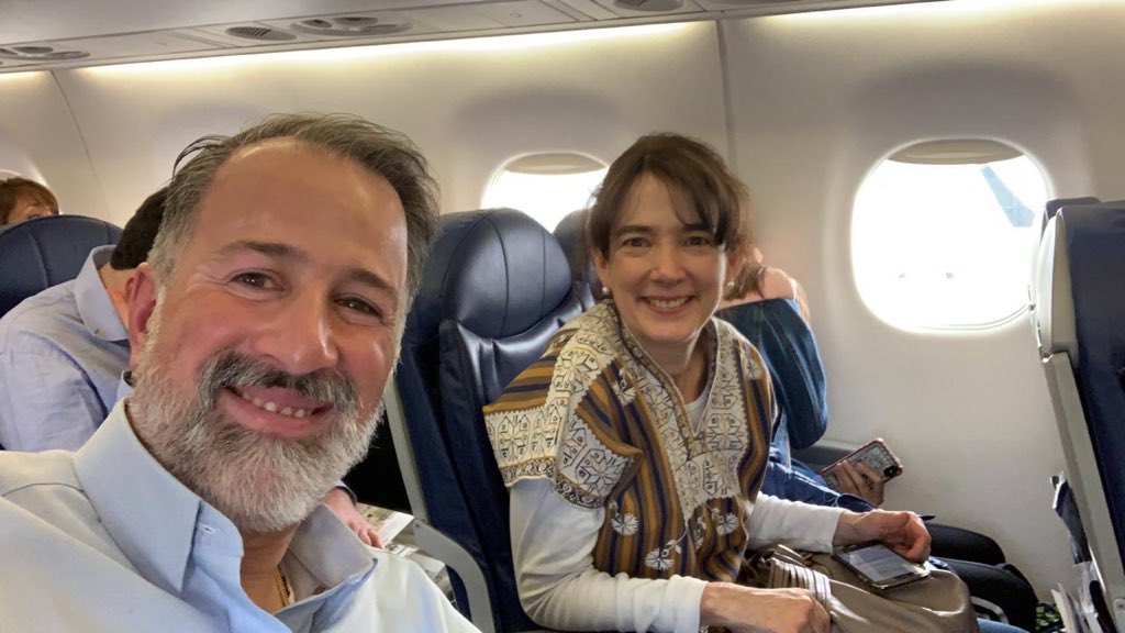 Salgo de viaje con mi familia. Deseo a todos muy felices fiestas. Les comparto los siguientes tres tuits para reflexionar sobre el nuevo aeropuerto. https://t.co/yA5S1LjGVQ