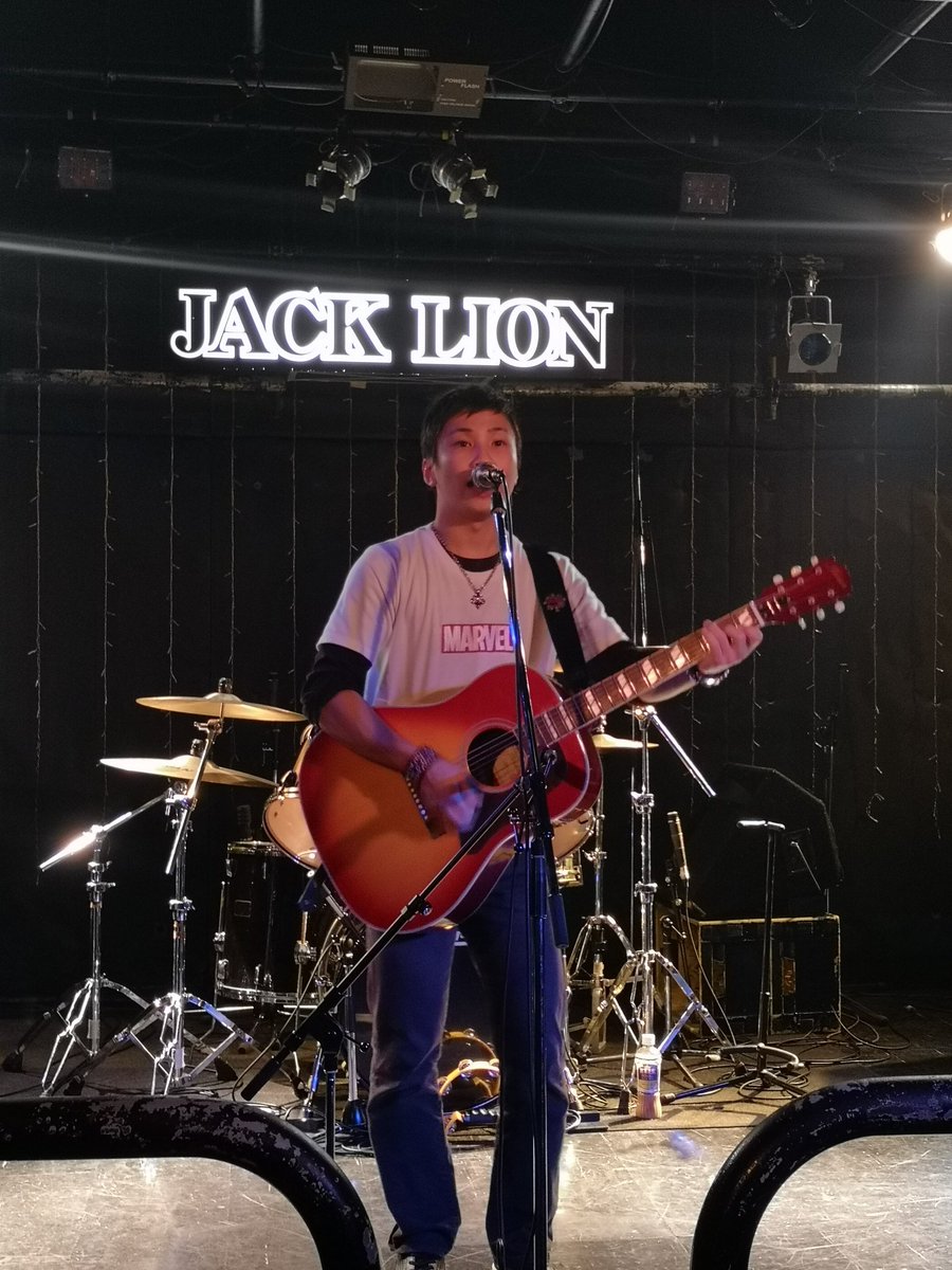 shigeharu0228's tweet photo. 小学校からの長い付き合いの先輩のラストライブ🙌
盛り上げ頼むでと言われ死ぬ気でタンバリン頑張りました☺
もう見れないと思うと残念やな…。
ヤスくんとツヨシさん。
そしてサポートの御二方とhiroさん。
優しくてあたたかい人ばっかりやったなあ😌
本当にお疲れ様でした😌
#ジレンマドラマティック https://t.co/Bslg9Lzlrr