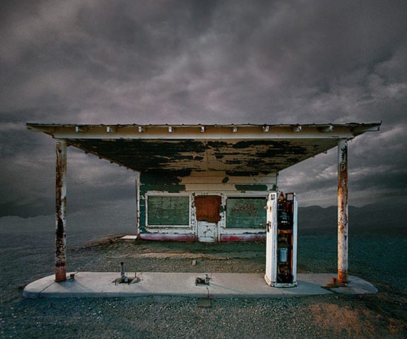 Bertrom's tweet photo. Los Angeles photographer #EdFreeman captures the architecture of the American roadside. https://t.co/Y8nEq76q66