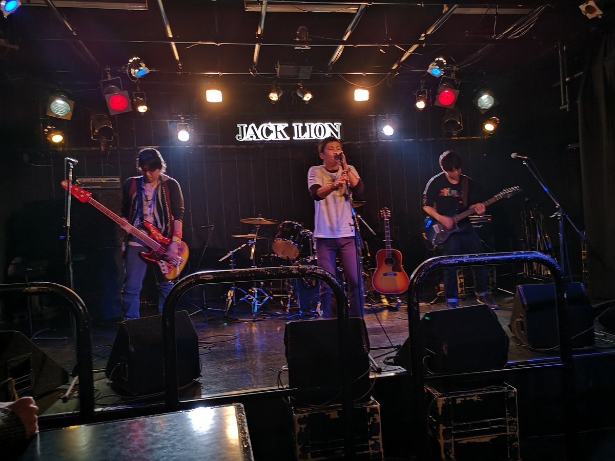 shigeharu0228's tweet photo. 小学校からの長い付き合いの先輩のラストライブ🙌
盛り上げ頼むでと言われ死ぬ気でタンバリン頑張りました☺
もう見れないと思うと残念やな…。
ヤスくんとツヨシさん。
そしてサポートの御二方とhiroさん。
優しくてあたたかい人ばっかりやったなあ😌
本当にお疲れ様でした😌
#ジレンマドラマティック https://t.co/Bslg9Lzlrr