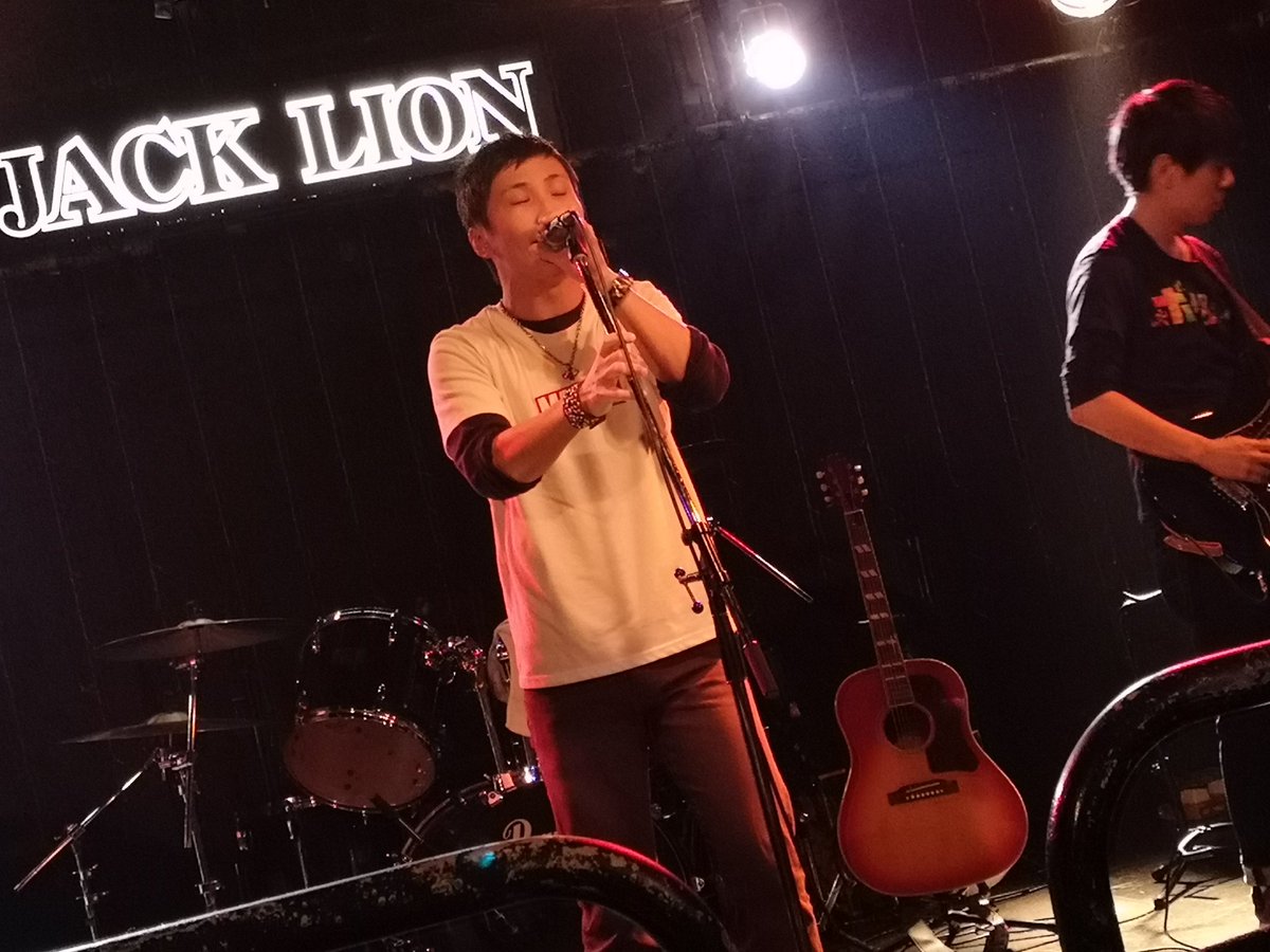 shigeharu0228's tweet photo. 小学校からの長い付き合いの先輩のラストライブ🙌
盛り上げ頼むでと言われ死ぬ気でタンバリン頑張りました☺
もう見れないと思うと残念やな…。
ヤスくんとツヨシさん。
そしてサポートの御二方とhiroさん。
優しくてあたたかい人ばっかりやったなあ😌
本当にお疲れ様でした😌
#ジレンマドラマティック https://t.co/Bslg9Lzlrr