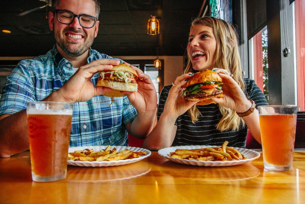 Washbangers's tweet photo. Burgers. Beers. Bowl games. Bring it on! We're back!
#hangatharveys #washbangers https://t.co/BqyK4rlKcp