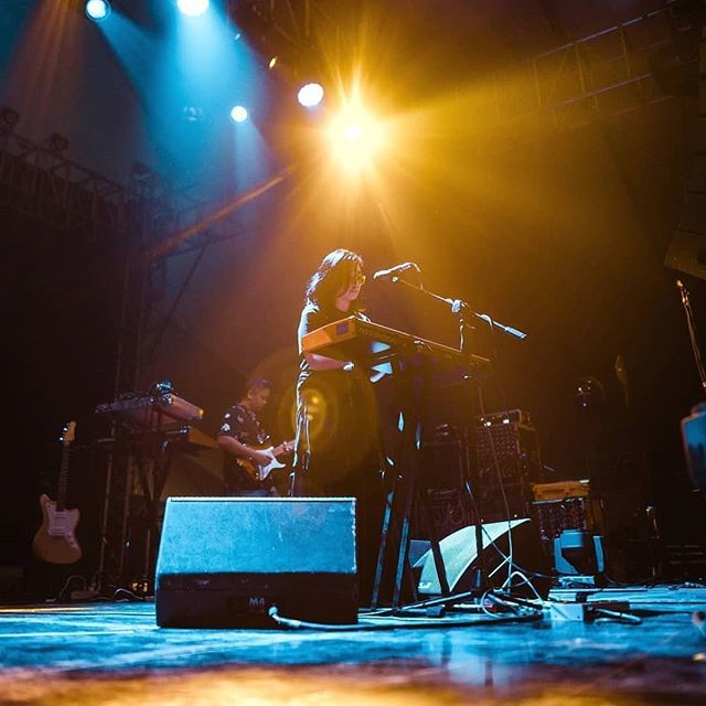 TeamUDD's tweet photo. Repost from @eggcheeks - Sun shower. uddph
Shot for karposlive.
(instant caption because I finally got my Japan special Sun Shower CD signed last night!! 💛)
#updharmadown #udd #uddph #music #concert #karposlive #TeamUDD https://t.co/MoRVb5unYJ