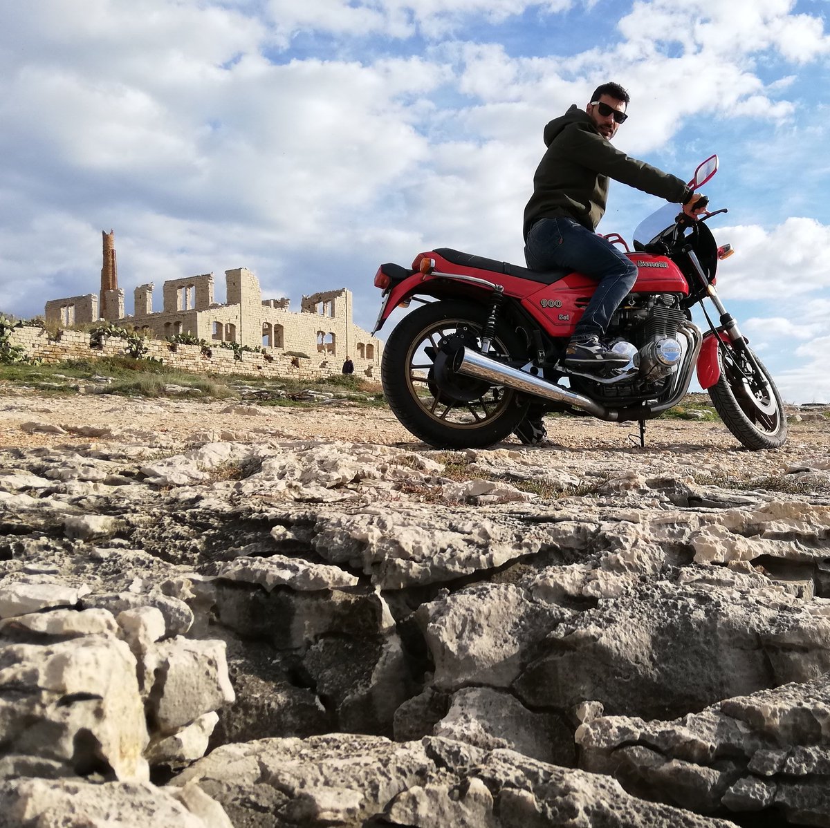 Anche a Natale ci vuole un po' di <a href="/MontalbanoRai/">Montalbano Rai</a> 😎
<a href="/RaiUno/">Rai1</a> #Benelli900Sei

#LaMannara #Italy #Sicily #Sampieri