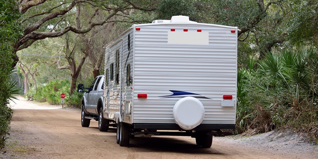 CBGInsurance's tweet photo. #RVtip: Looking to lower maintenance expenses? Try a 5th wheel + truck instead of an all-in-one RV. https://t.co/3zWEcH6adW