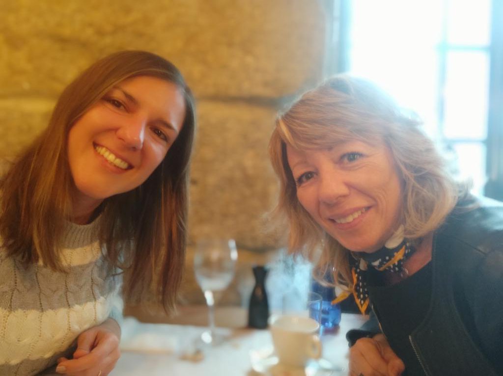 Pgarciaanton's tweet photo. Compañeras que se convierten en amigas 😍 Maravilloso volver a verte y feliz de tenerte siempre @miriambieger!! Personas como tú dejan huella, profesional excelente y, ante todo, una persona con valores excepcionales 😘😘 https://t.co/DjkwUN4Hia