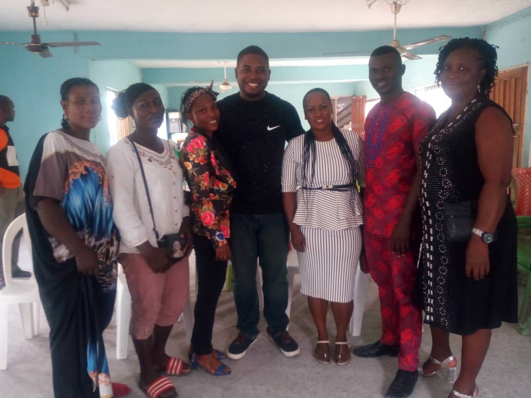 So, @tosinadeda has been on ground in Delta State speaking to beneficiaries of Social Investment Programmes under this administration.
He shares some pictures and video with us.
Follow this thread. 
#SIPInvests 
#InvestingInThePeople