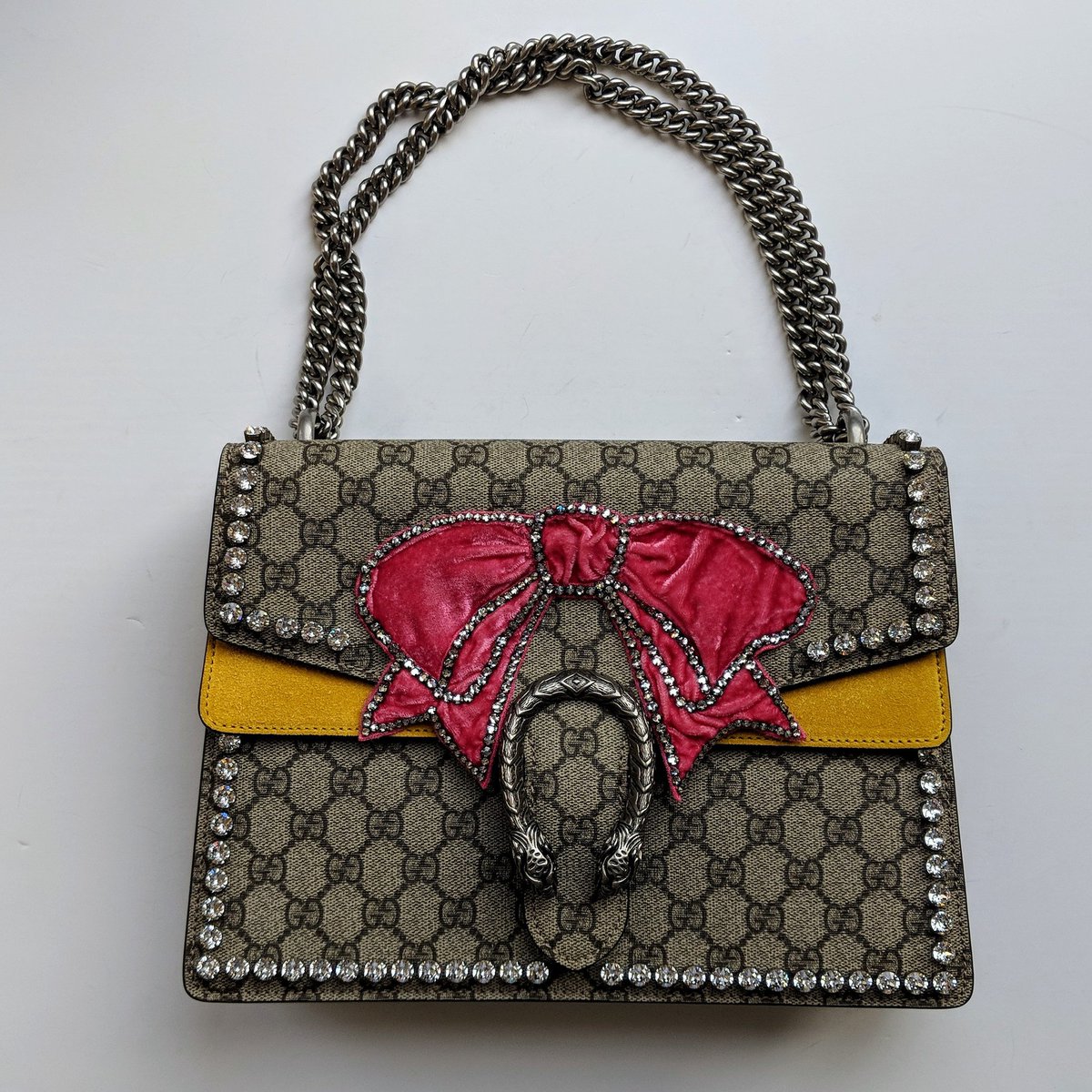 AvaMariaNY's tweet photo. It already comes with a #bow on it:  #Gucci dionysus #bag   #guccibag #giftsforher https://t.co/O5DiGMc8Hm