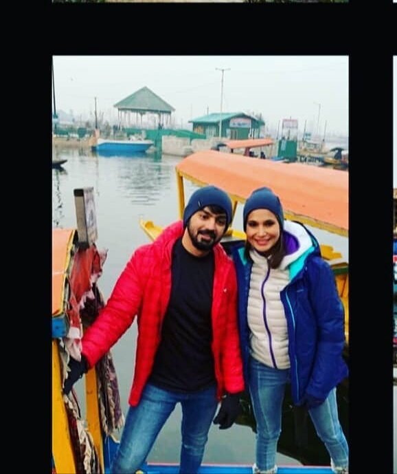 MahatArmy's tweet photo. Beautiful Kashmir ❄️🌫️🌨️
#cute #pair 👨❤️👨
#snow #burf #Cool 💞
#kashmir
#gulmarg
@MahatOfficial
@meprachimishra
#mahat
#mahatraghavendra
#mishraprachi
#prachi #mishra
#missindia https://t.co/ZICgpacRPn