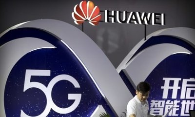 RoyalPrinceBayo's tweet photo. White House Considering New Executive Order To Ban Huawei, ZTE Purchases https://t.co/XOrXqrlznp https://t.co/diCb33Xxjk