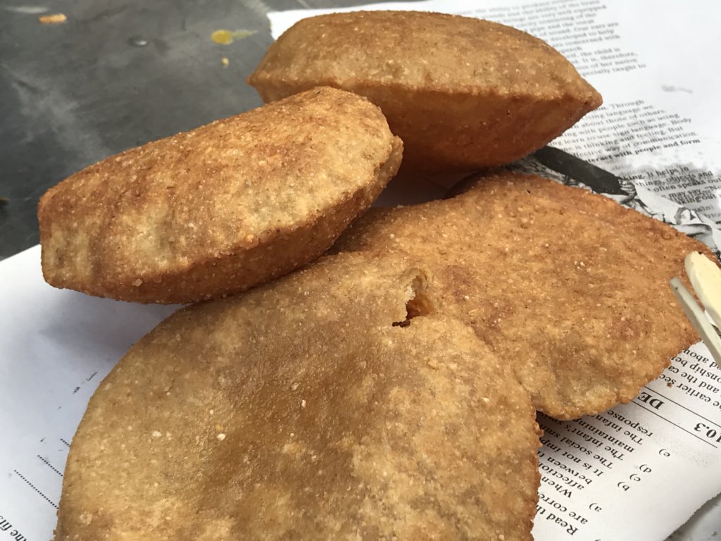 rajesh_tara's tweet photo. #ChandniChowk in #Gurgaon ???
This Jain #Kachori Wala in Sadar Bazar,Gurgaon is a #HoleInTheWall. Today, I enjoyed Fresh & Crispy #Bedmi with amazingly flavourful #AlooSubzi. #KhastaKachori in Subzi, was equally tasty. And the wrap up had to be with #Jalebi.
#MagicofFlavours https://t.co/BCNjtJHN4P