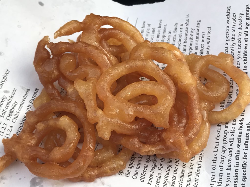 rajesh_tara's tweet photo. #ChandniChowk in #Gurgaon ???
This Jain #Kachori Wala in Sadar Bazar,Gurgaon is a #HoleInTheWall. Today, I enjoyed Fresh & Crispy #Bedmi with amazingly flavourful #AlooSubzi. #KhastaKachori in Subzi, was equally tasty. And the wrap up had to be with #Jalebi.
#MagicofFlavours https://t.co/BCNjtJHN4P