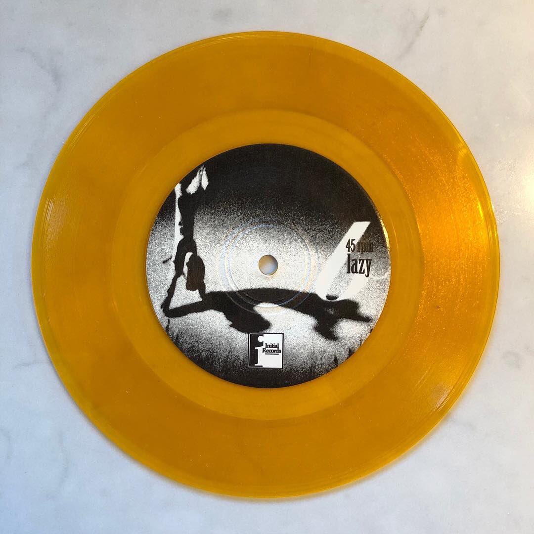 kingforadaydet's tweet photo. #7inchvinyl #7inchsingle #vinyl #45rpm #33rpm #initialrecords #emo #90s #debutrelease #scenekids #diecut #limitededition #limitededitionvinyl #gold #goldvinyl https://t.co/iifEhCSdgb