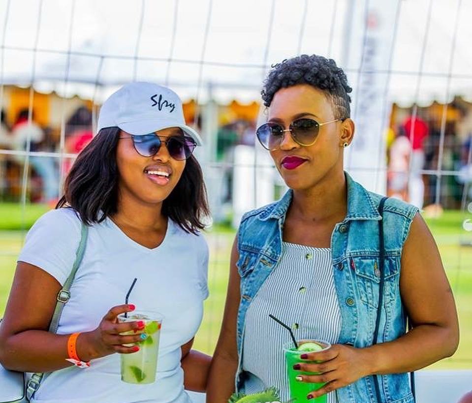 blind_cocktails's tweet photo. Gig guide: 🎪Chicken Bar.
🚛30 December 2018.
Blind Cocktails x Sprite🥒🍸🙌🇿🇦
Are you ready for the Blind Experience 😎
#blindcocktails #DecemberTour #yourtastebudexplosion #spritecucumber #ThursdayThoughts https://t.co/y5dvA2k1fN