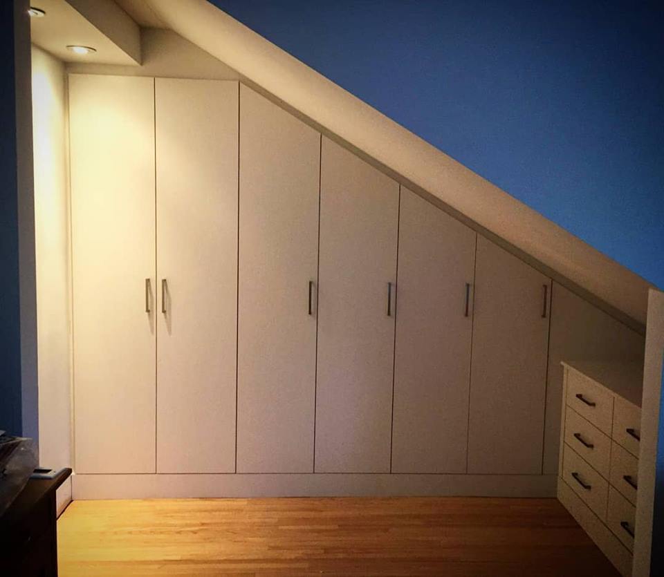spacesolutions's tweet image. This custom #builtin #wardrobe in Latitude North by Tafisa perfectly works with the sloping ceiling and provides amazing storage! instagram.com/p/Br5aTRjFDVL/